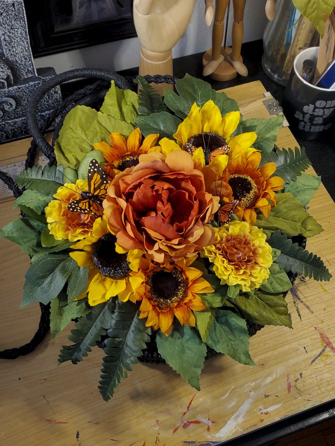 2022-10-29_jcb8mn-jen-bateman-peony-sunflower-decorated-rattan-bag2