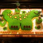 2014-12-05_jcb8mn-jen-bateman-dinosaur-cake-cupcakes6