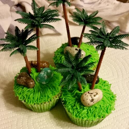 2014-12-05_jcb8mn-jen-bateman-dinosaur-cake-cupcakes8