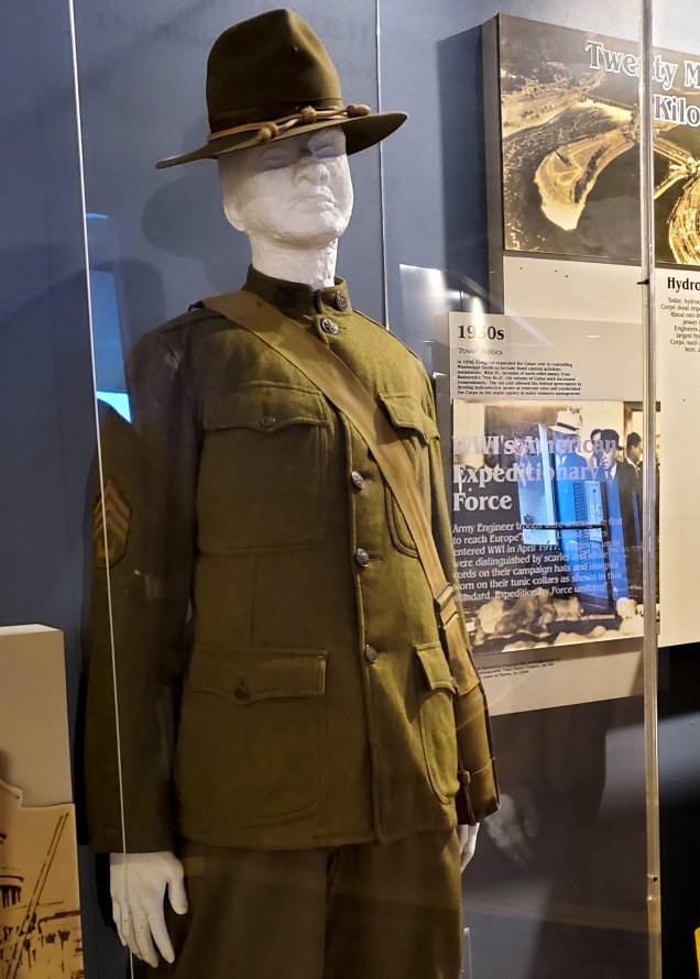 Lake Superior Maritime Visitor Center: WWI American Expeditionary Force Uniform
