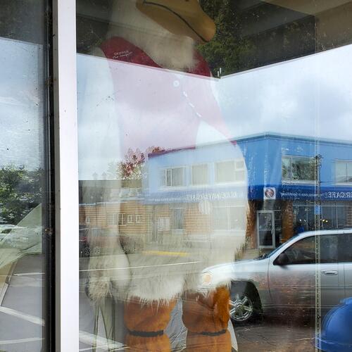 Grand Marais: Ben Franklin Window Display