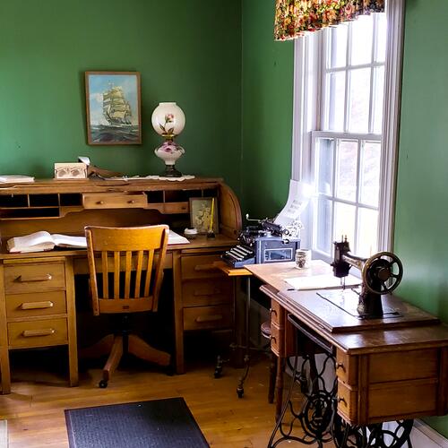Two Harbors: Lighthouse Assistant's Home Living Room