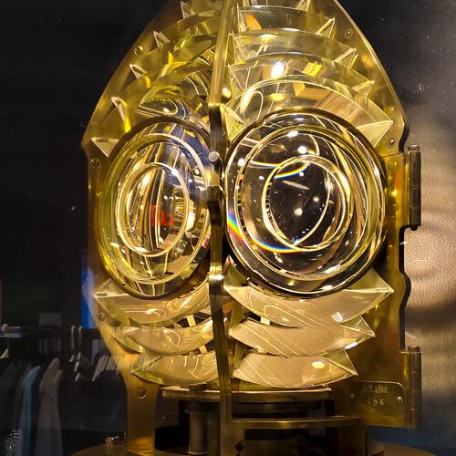 Lake Superior Maritime Visitor Center: Fresnel Lens